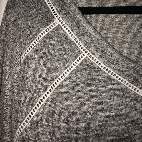 NWT Grey Flowy Dolman Sweater Size Medium - Picture 2 of 4